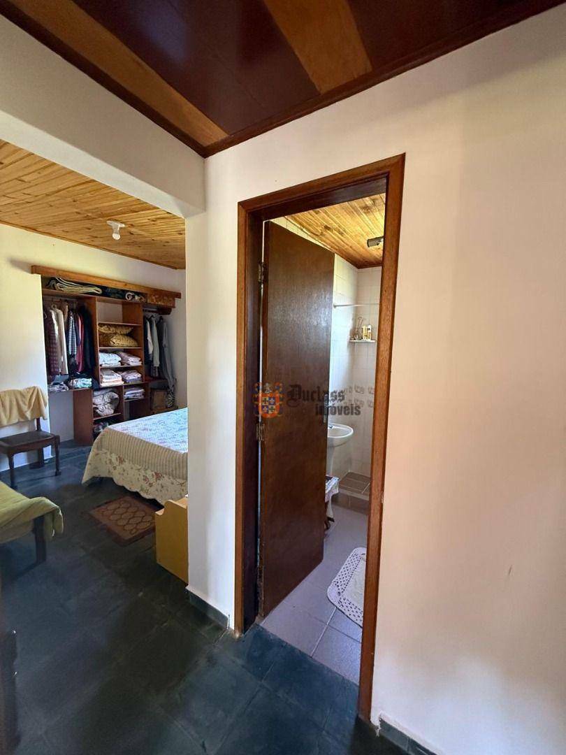 Chácara à venda com 8 quartos, 405m² - Foto 4