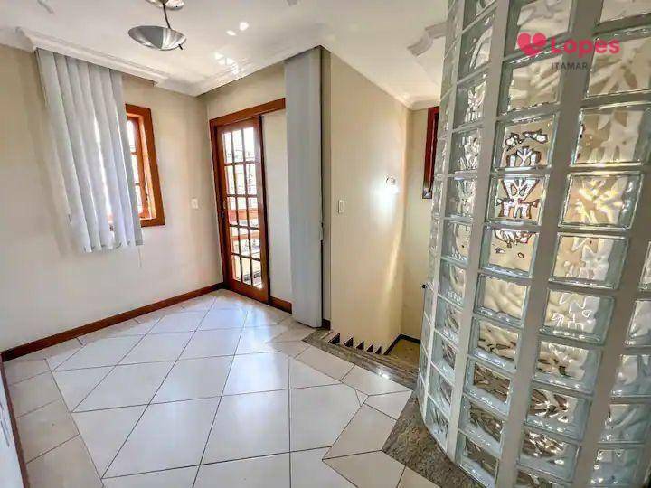 Casa à venda com 5 quartos, 280m² - Foto 18