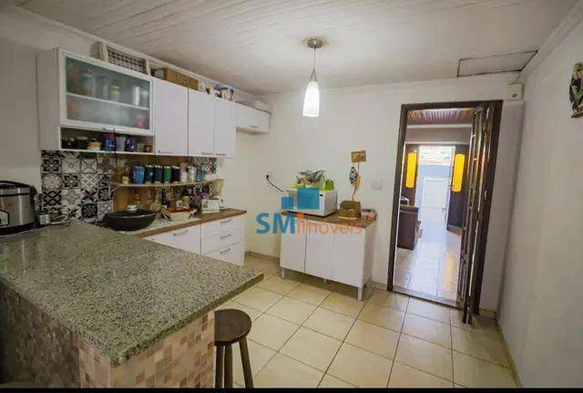 Casa de Condomínio à venda com 3 quartos, 210m² - Foto 2