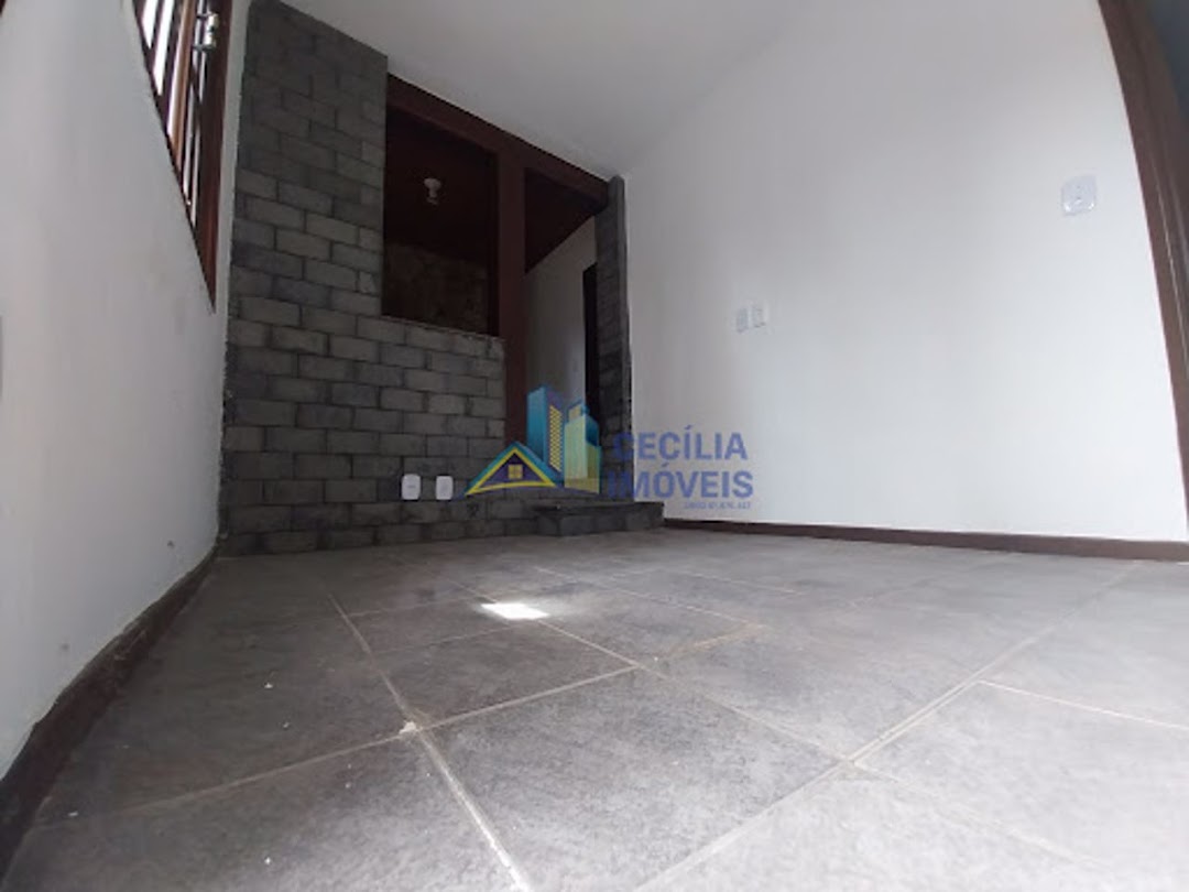 Casa à venda com 2 quartos, 60m² - Foto 2