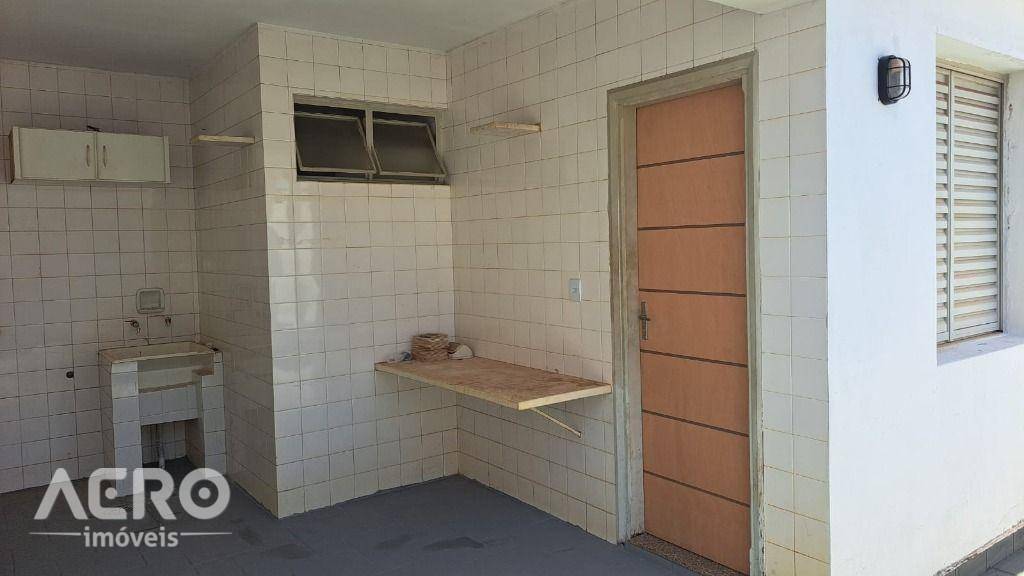 Casa para alugar com 7 quartos, 288m² - Foto 18