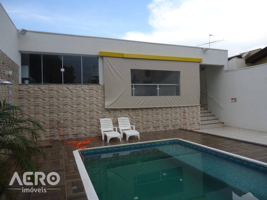 Casa à venda com 3 quartos, 200m² - Foto 1