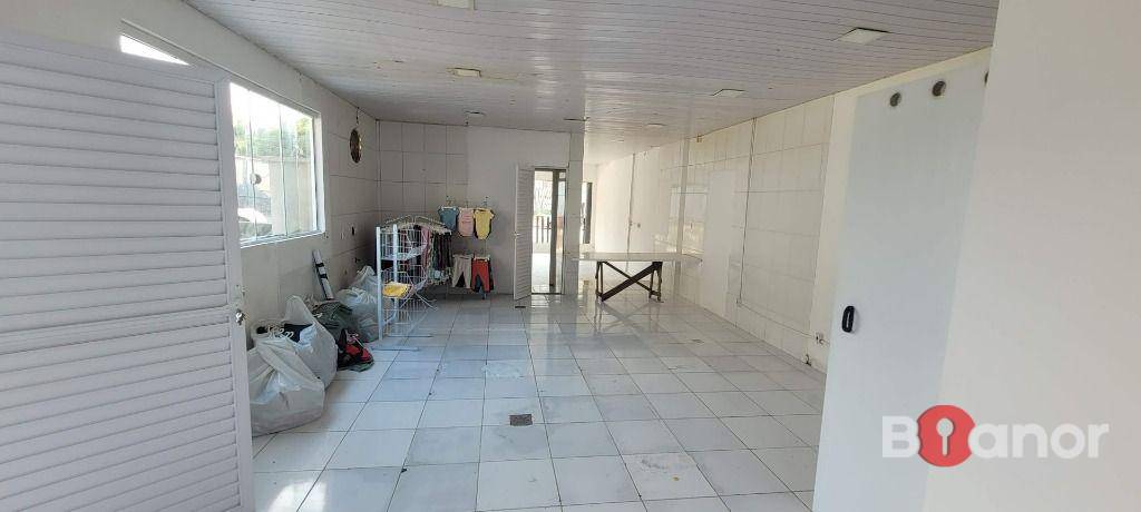 Casa à venda com 2 quartos, 300m² - Foto 5