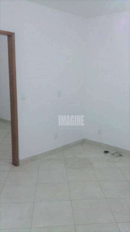 Apartamento para alugar com 2 quartos, 37m² - Foto 4