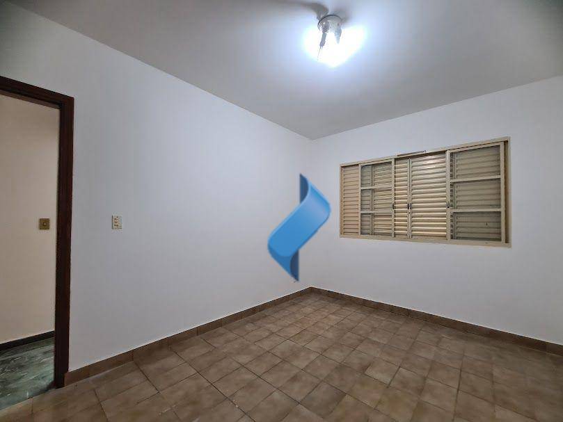 Casa para alugar com 3 quartos, 140m² - Foto 19