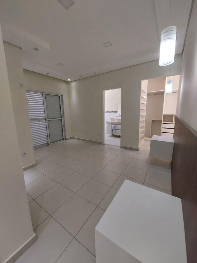 Casa de Condomínio para alugar com 3 quartos, 300m² - Foto 5