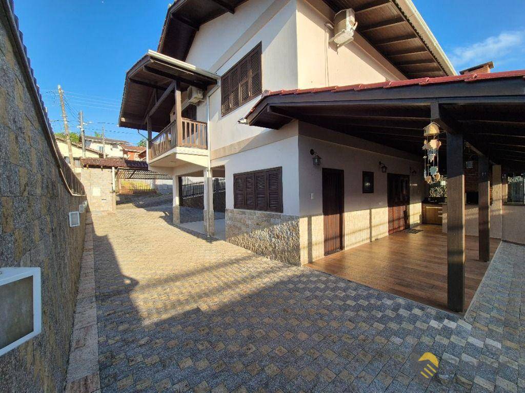 Casa, 4 quartos, 176 m² - Foto 2