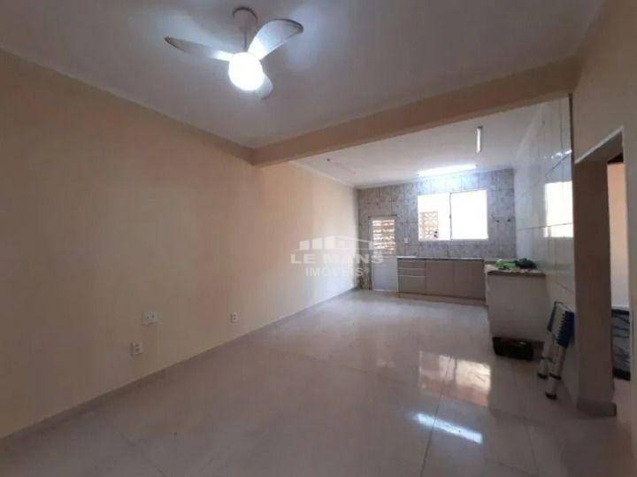 Casa para alugar com 2 quartos, 90m² - Foto 1