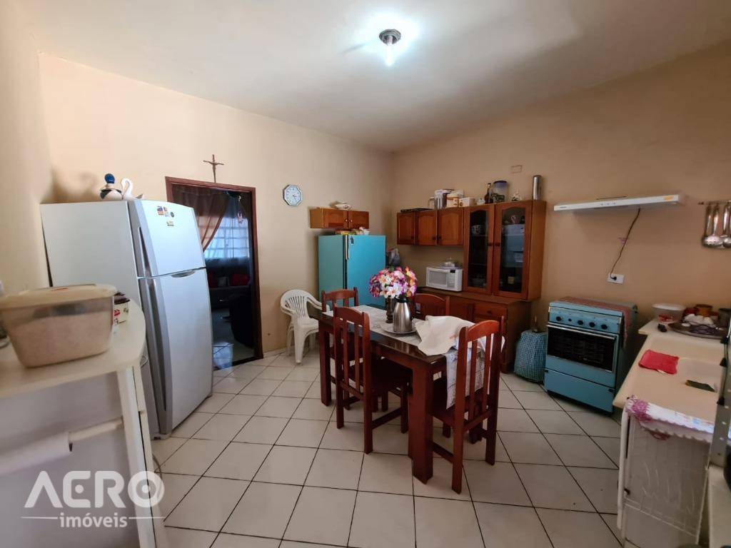 Casa à venda com 2 quartos, 165m² - Foto 9