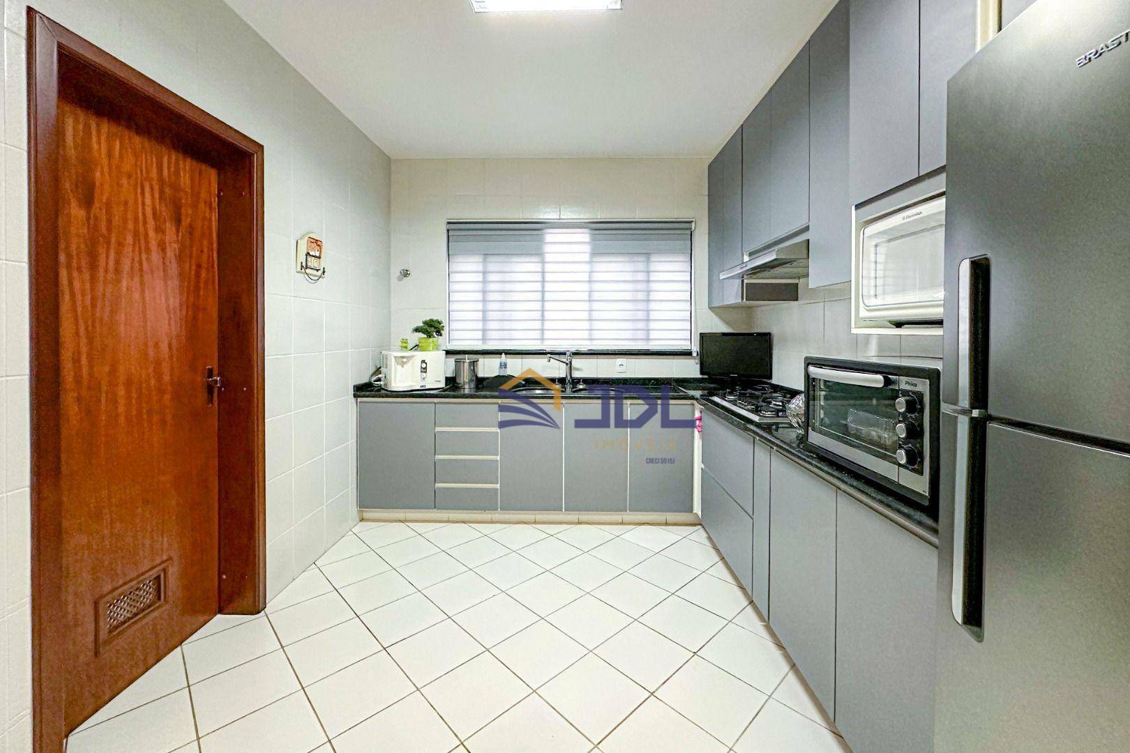 Apartamento à venda com 3 quartos, 153m² - Foto 9