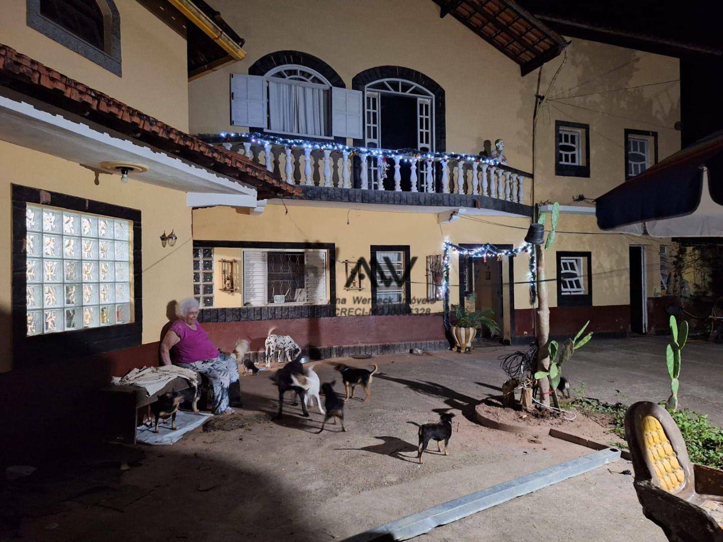 Casa à venda com 4 quartos, 297m² - Foto 2