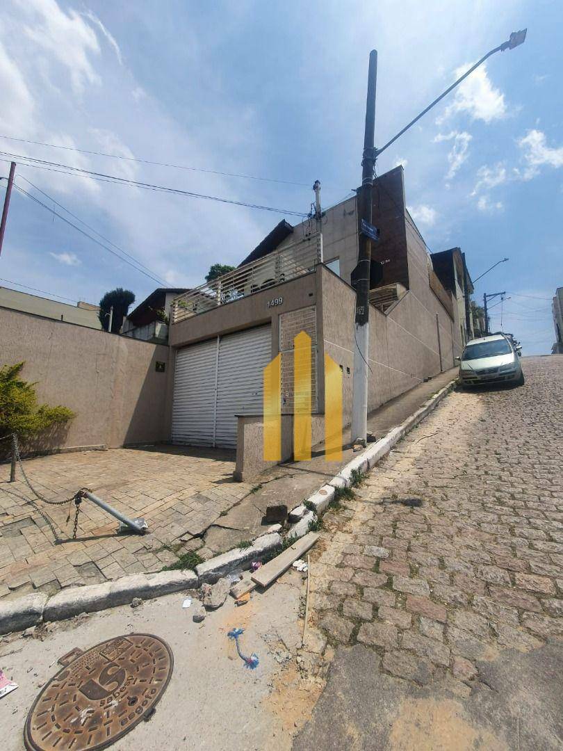 Sobrado à venda com 3 quartos, 200m² - Foto 2