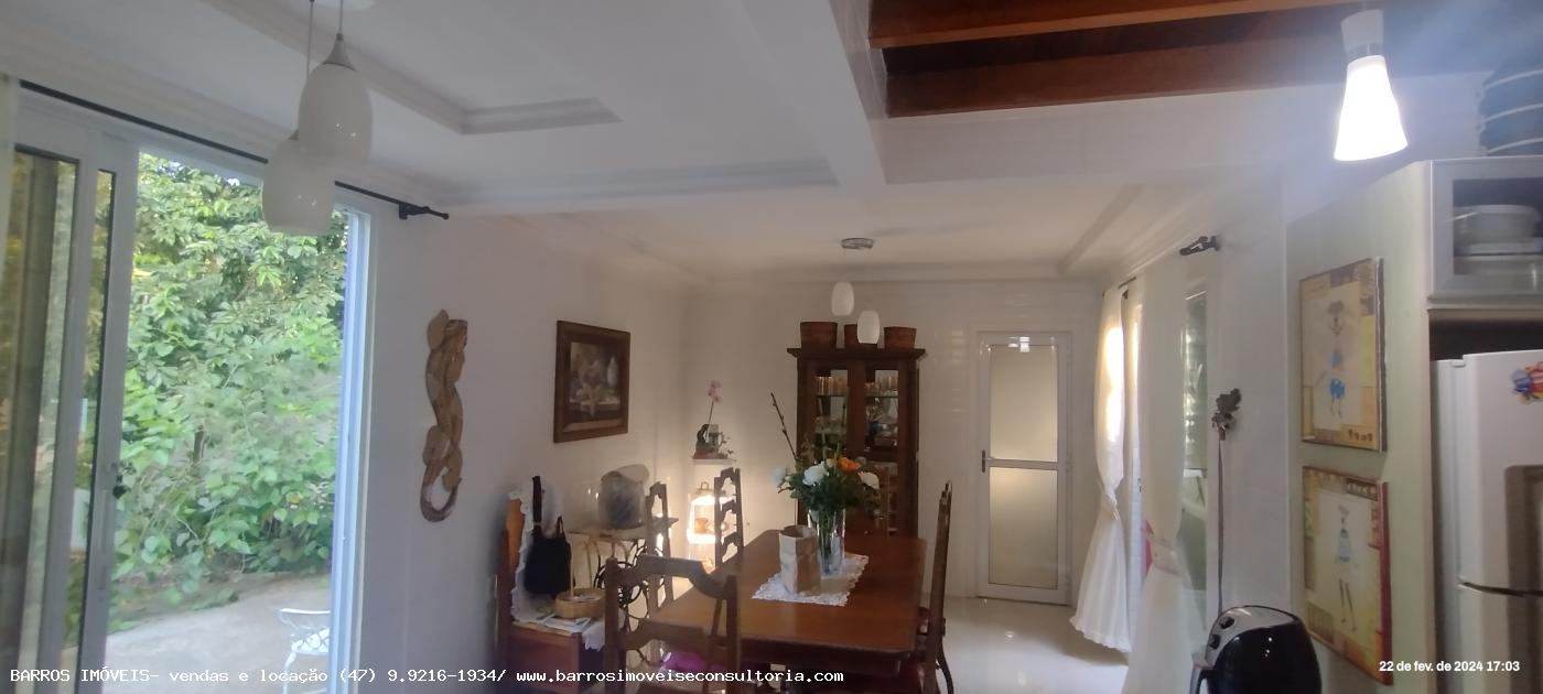 Casa à venda com 3 quartos, 307m² - Foto 5