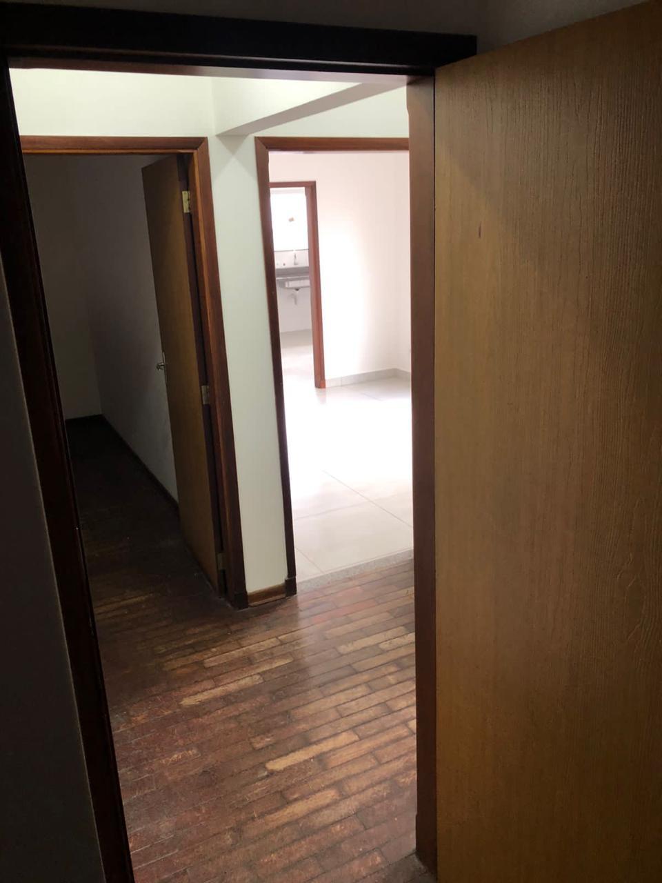 Casa à venda com 3 quartos, 300m² - Foto 4