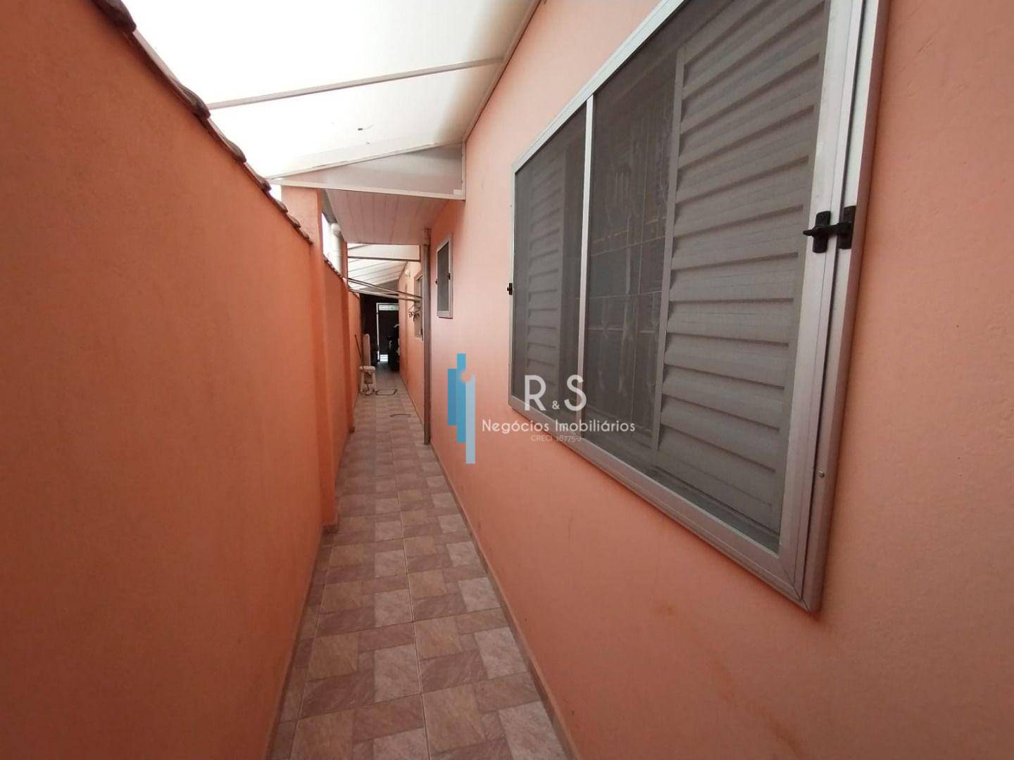 Casa à venda com 4 quartos, 187m² - Foto 1