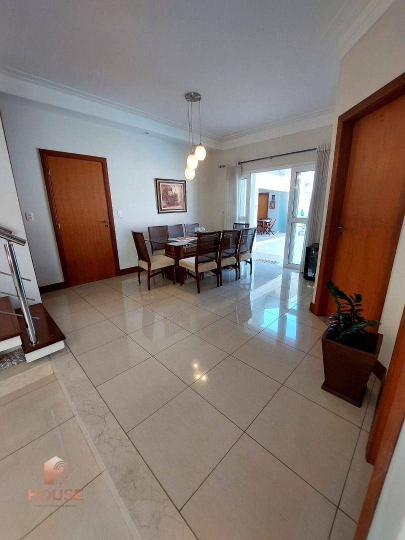 Casa de Condomínio à venda com 3 quartos, 300m² - Foto 2