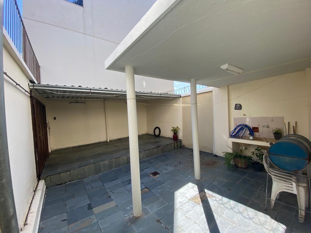 Casa à venda com 6 quartos, 210m² - Foto 11