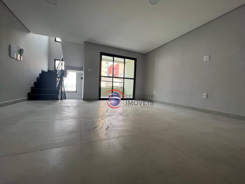 Sobrado à venda com 2 quartos, 133m² - Foto 1