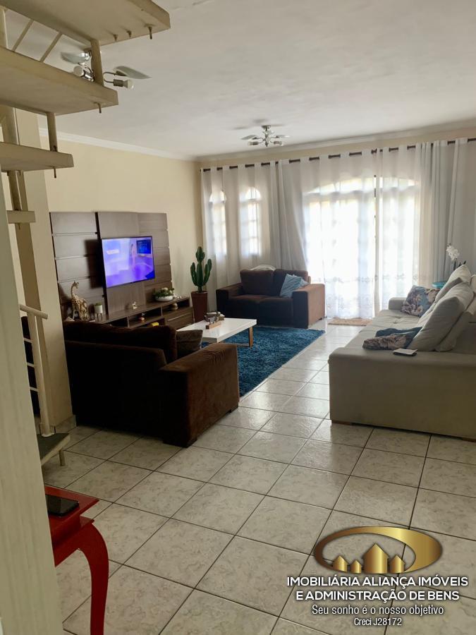 Casa à venda com 3 quartos, 125m² - Foto 1