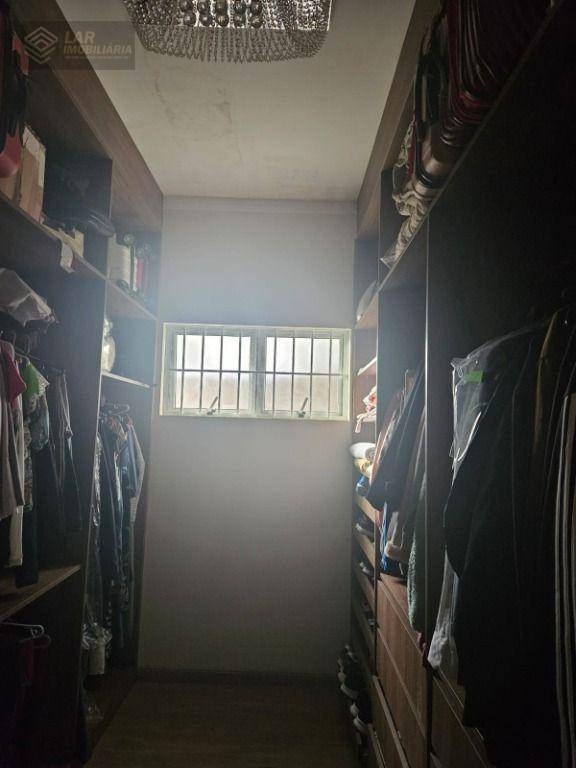 Casa de Condomínio para alugar com 4 quartos, 500m² - Foto 13