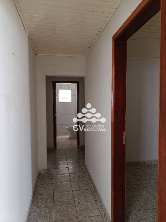 Casa à venda com 2 quartos, 180m² - Foto 4