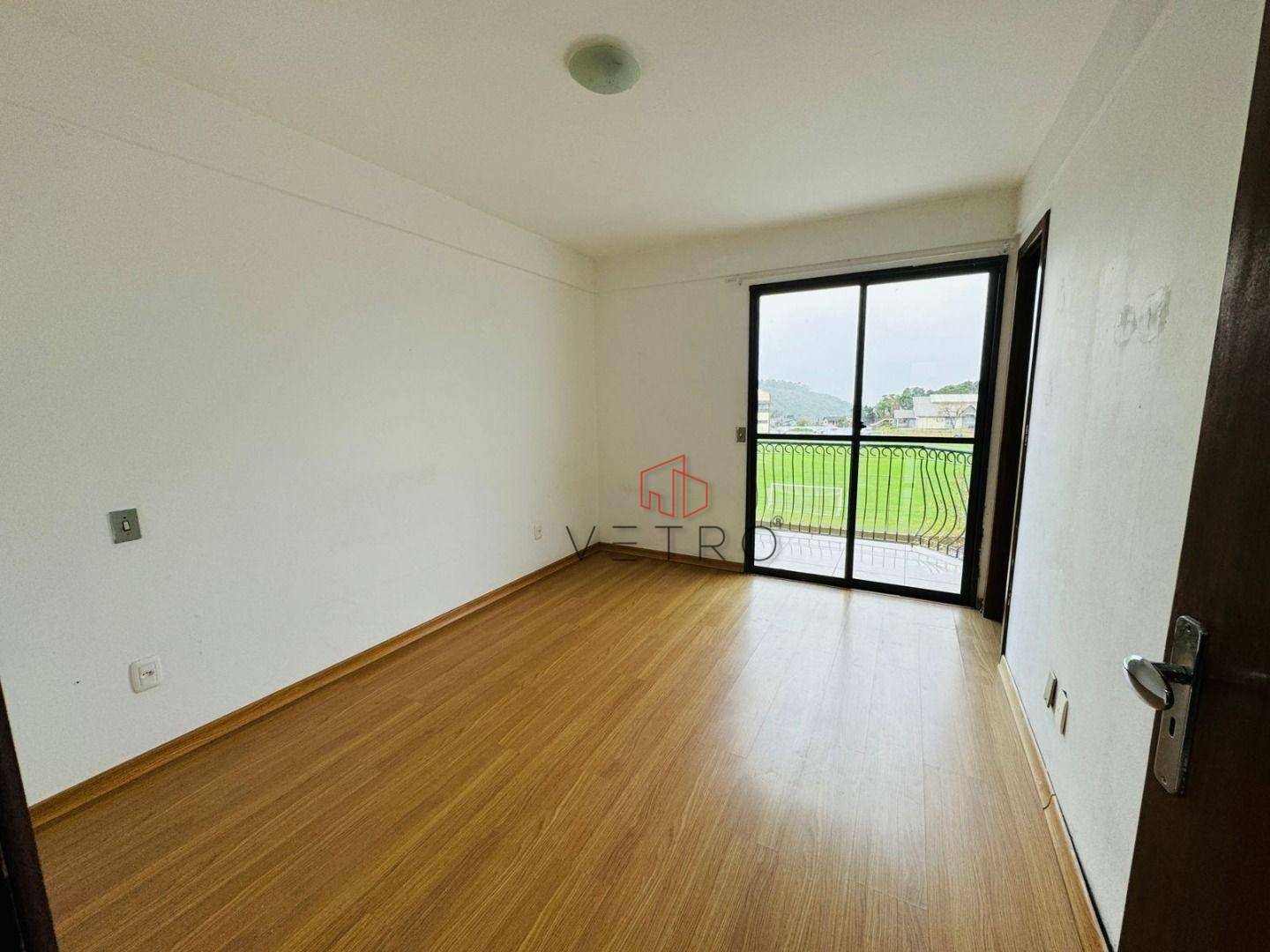 Apartamento à venda com 4 quartos, 204m² - Foto 4