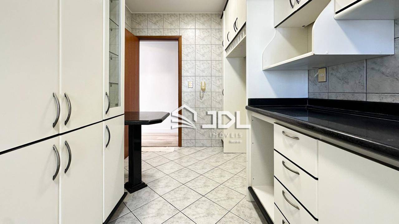 Apartamento à venda com 3 quartos, 96m² - Foto 4