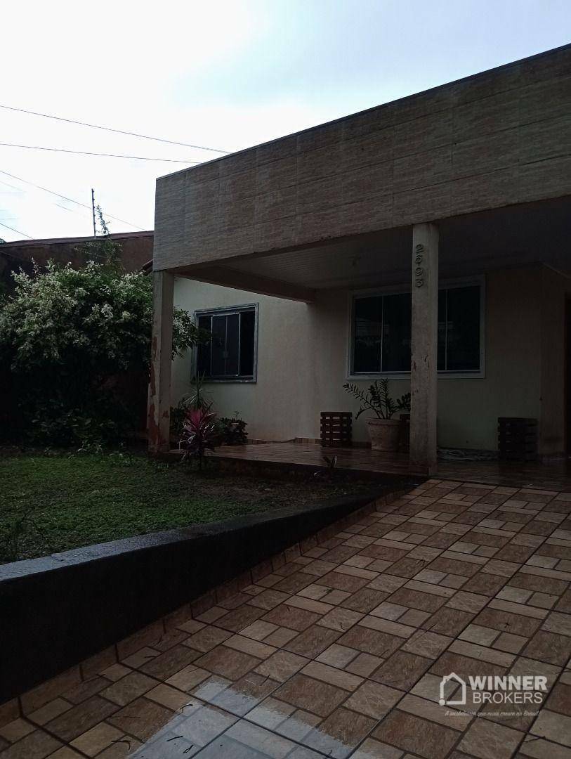 Casa à venda com 3 quartos, 300m² - Foto 1