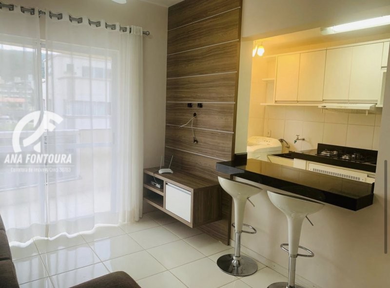 Apartamento à venda com 2 quartos, 70m² - Foto 3