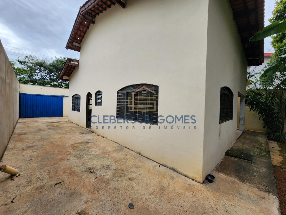 Casa à venda com 2 quartos, 360m² - Foto 4