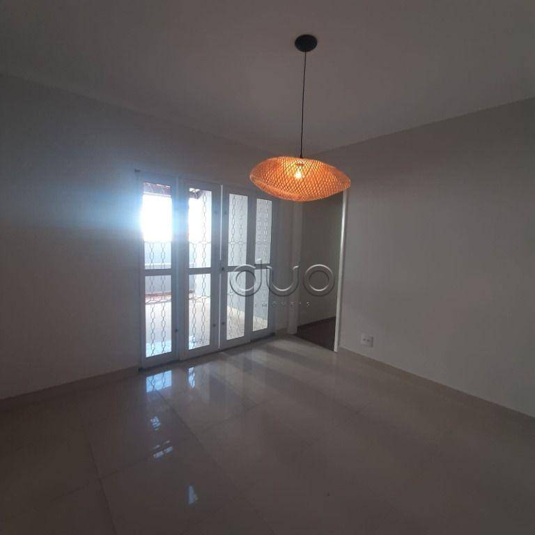 Casa para alugar com 3 quartos, 178m² - Foto 1