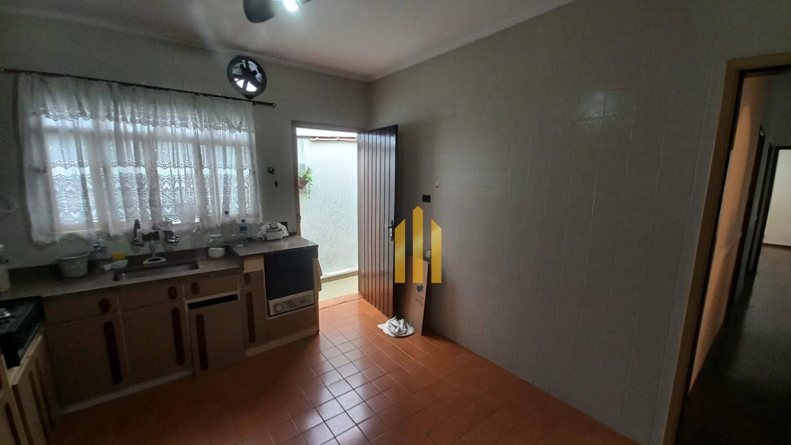 Casa à venda e aluguel com 3 quartos, 280m² - Foto 14