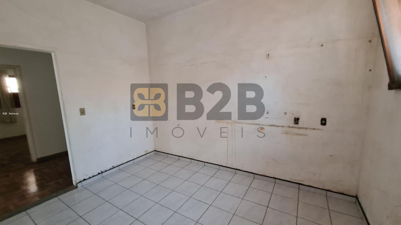 Casa à venda com 3 quartos, 560m² - Foto 14