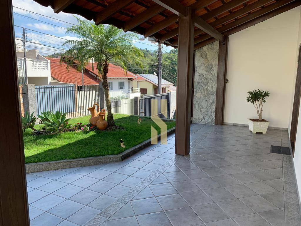 Casa à venda com 3 quartos, 290m² - Foto 2