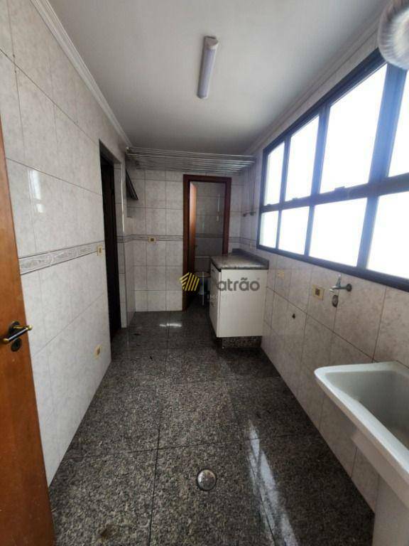 Apartamento à venda com 3 quartos, 150m² - Foto 18