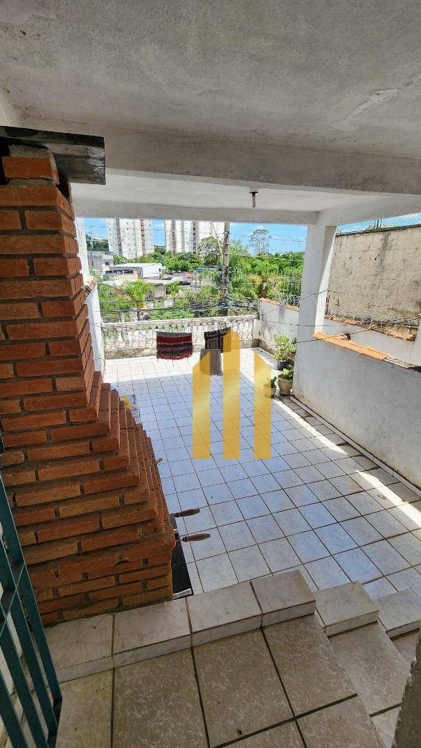 Sobrado à venda e aluguel com 3 quartos, 180m² - Foto 5