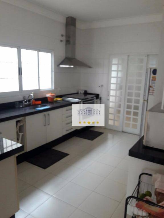 Casa à venda com 3 quartos, 366m² - Foto 5