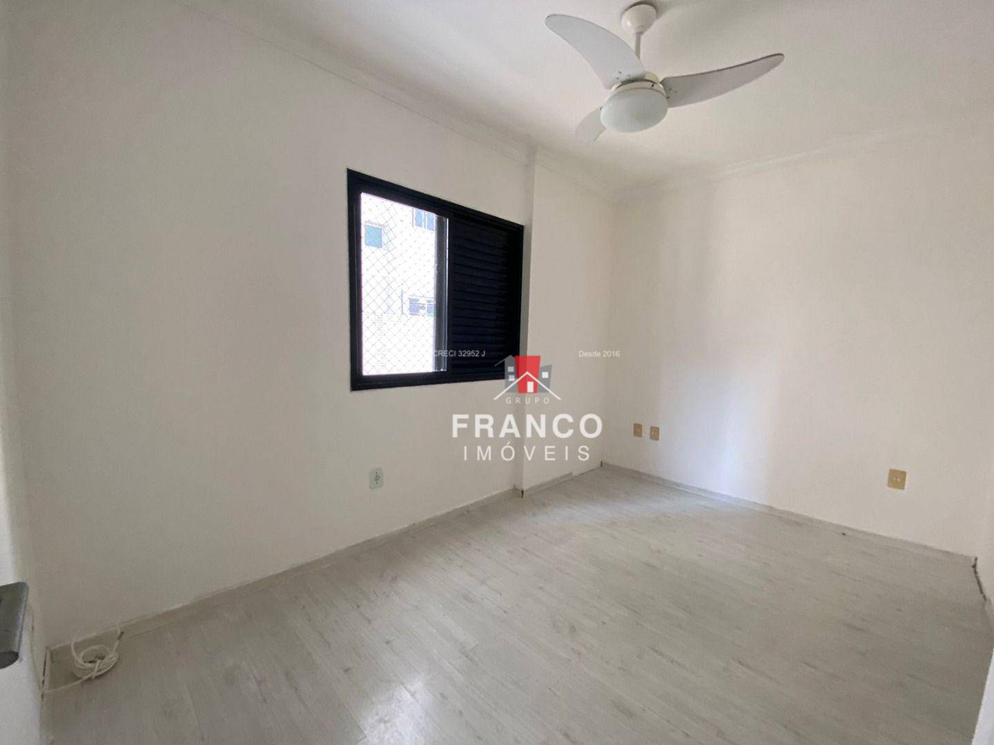 Apartamento à venda com 2 quartos, 75m² - Foto 17