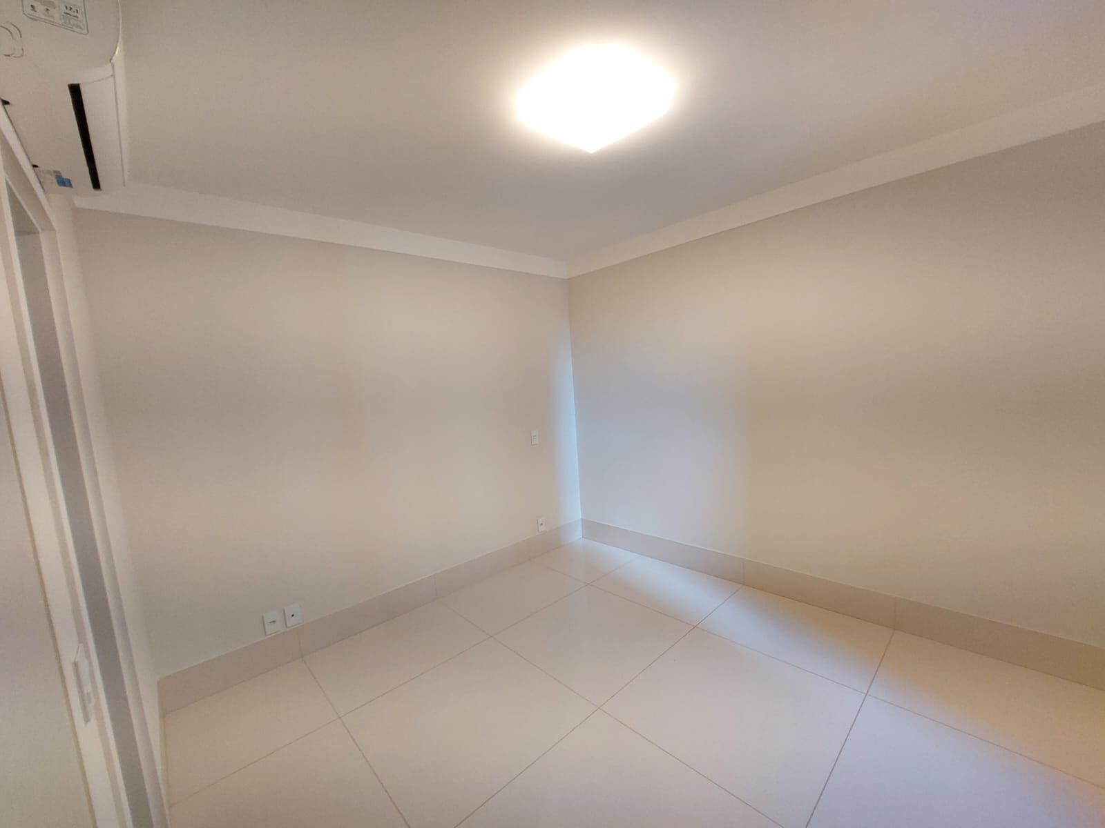 Apartamento para alugar com 3 quartos, 154m² - Foto 4