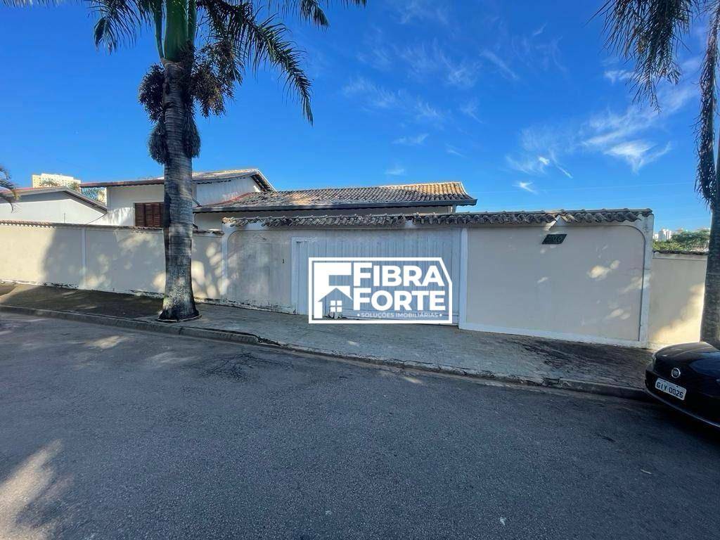 Casa à venda com 3 quartos, 274m² - Foto 1