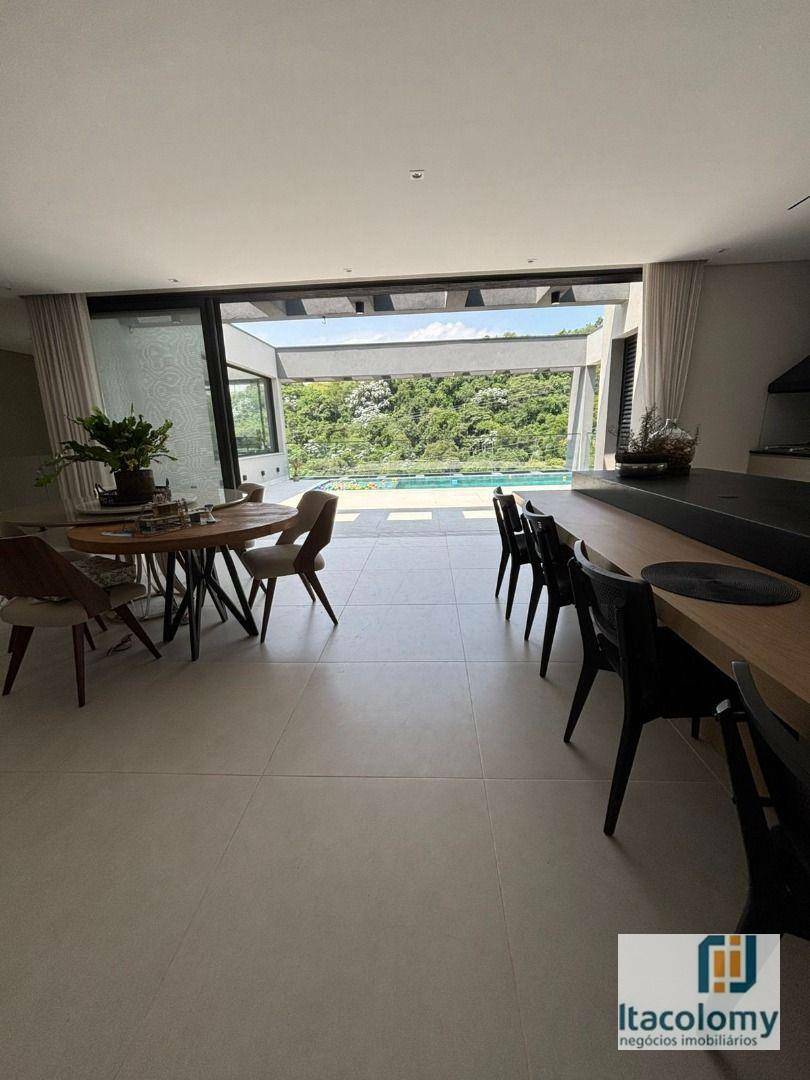 Casa de Condomínio à venda com 3 quartos, 326m² - Foto 5