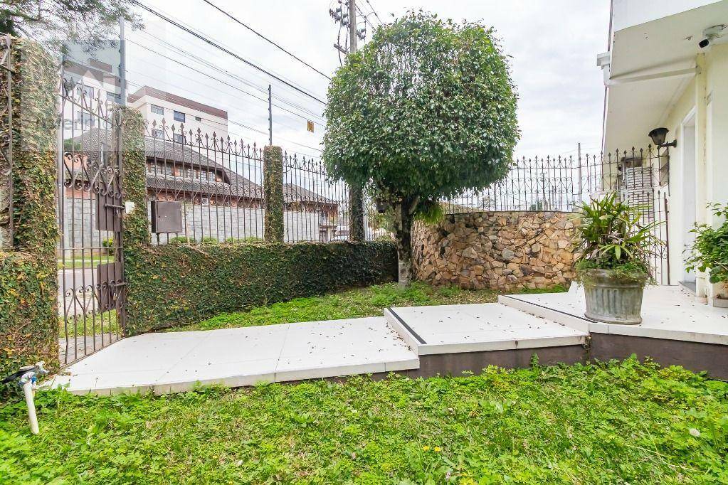 Casa para alugar com 4 quartos, 285m² - Foto 2