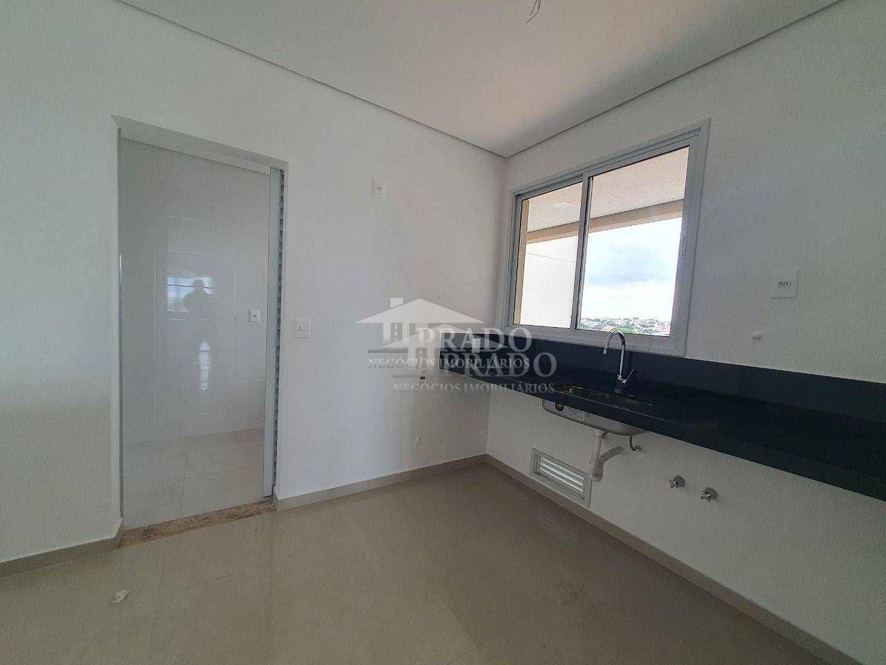 Apartamento à venda com 3 quartos, 162m² - Foto 7