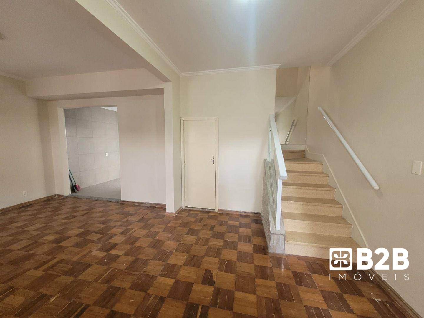 Casa à venda com 3 quartos, 96m² - Foto 1