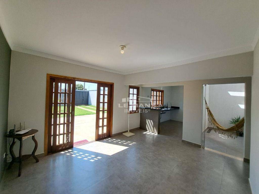 Casa à venda com 2 quartos, 75m² - Foto 1