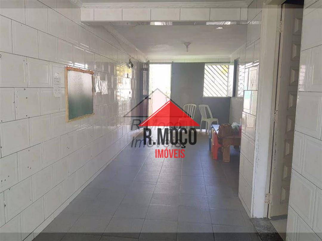 Sobrado à venda com 10 quartos, 219m² - Foto 52