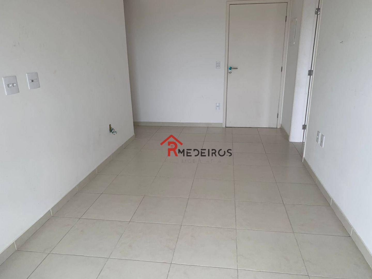 Apartamento à venda com 2 quartos, 70m² - Foto 3