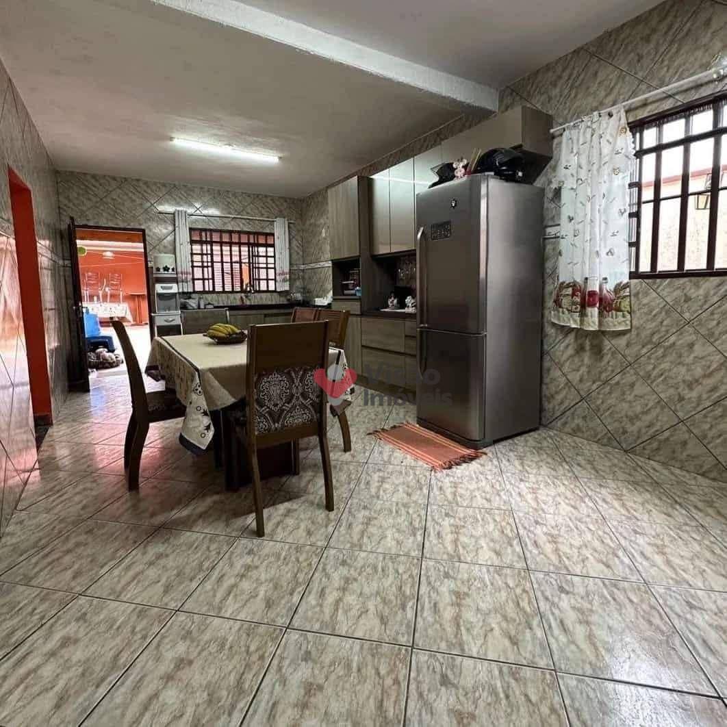 Casa à venda com 3 quartos, 130m² - Foto 4