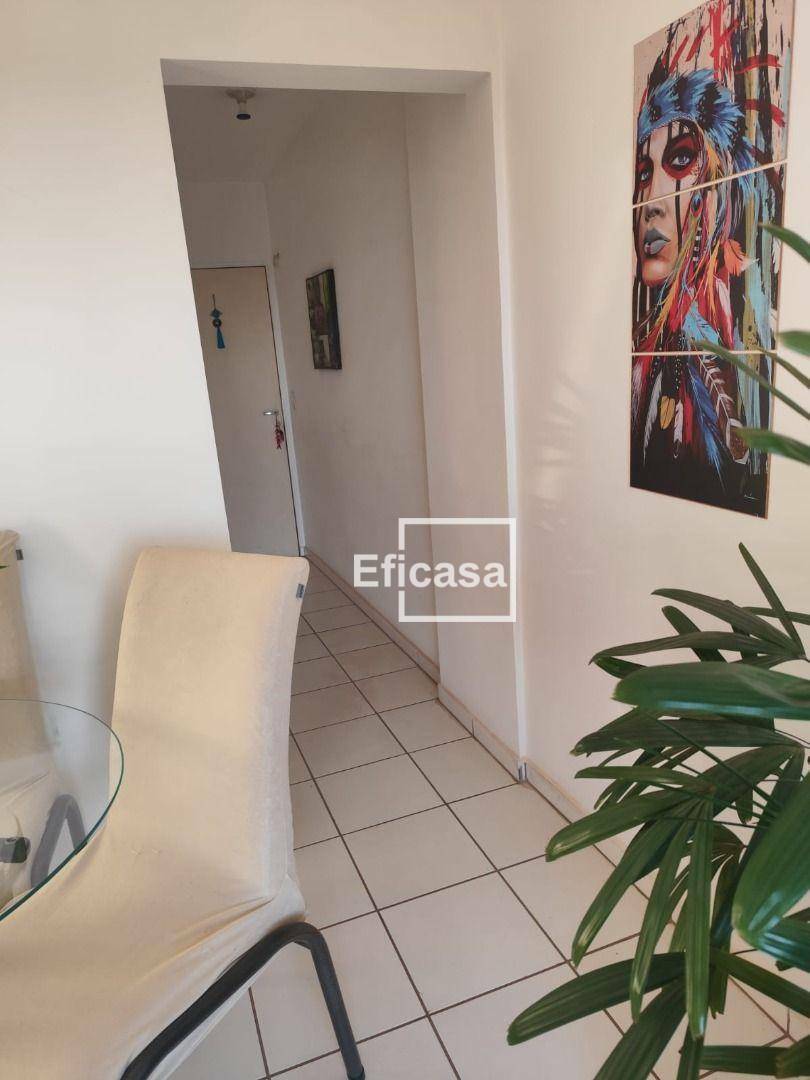 Apartamento à venda com 2 quartos, 77m² - Foto 3