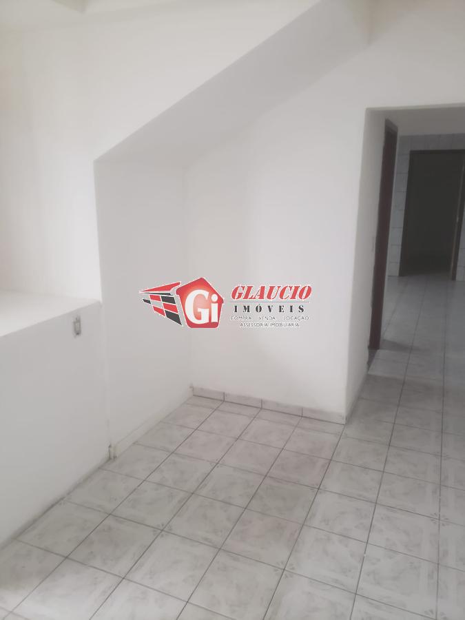 Casa à venda com 2 quartos, 125m² - Foto 2